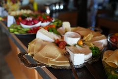 Frühstücksbuffett: Käseauswahl